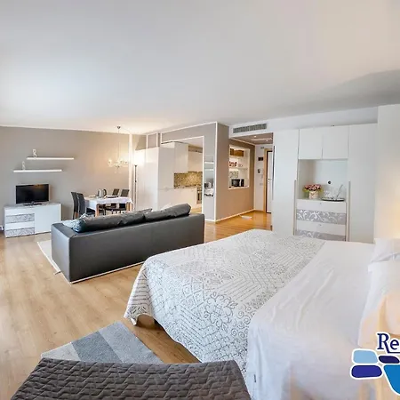 Venice Apartahotel 4*