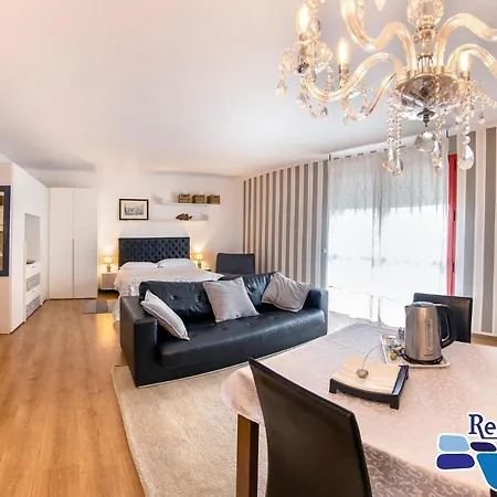 Venice Apartahotel 4*