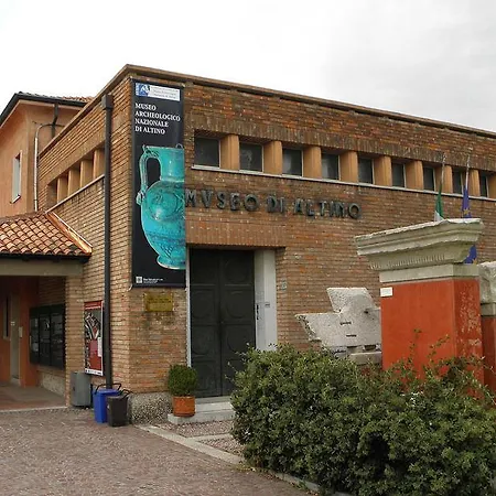 מלון דירות Venice 4*